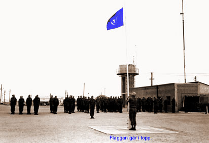 Flagghissning på Camp Tre Kronor.