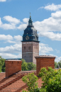 Domkyrkans torn dominerar Strängnäs stadsbild.
