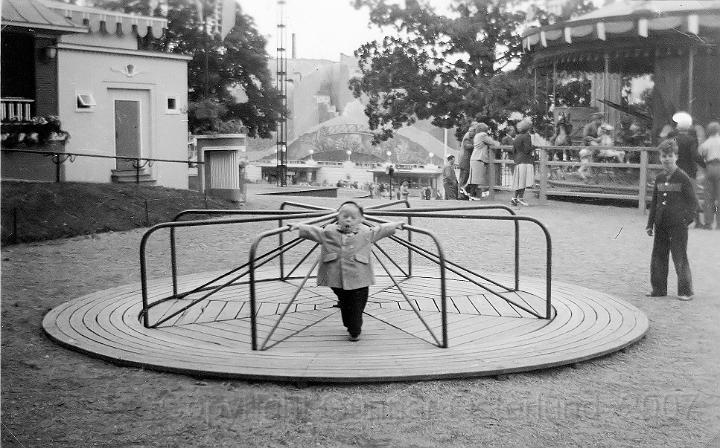 Jag åker karusell på Liseberg