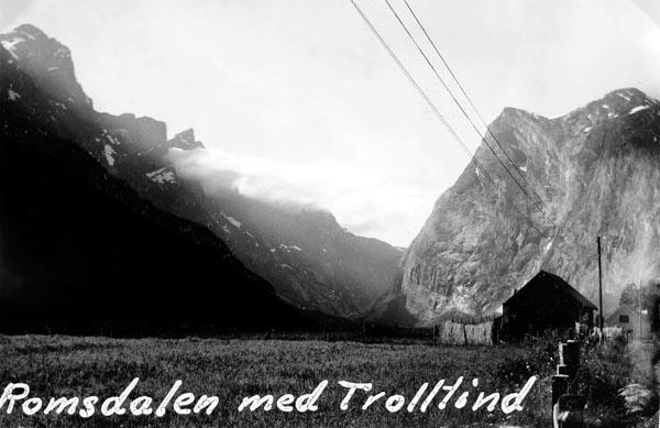 Trolltind med Romsdalen.