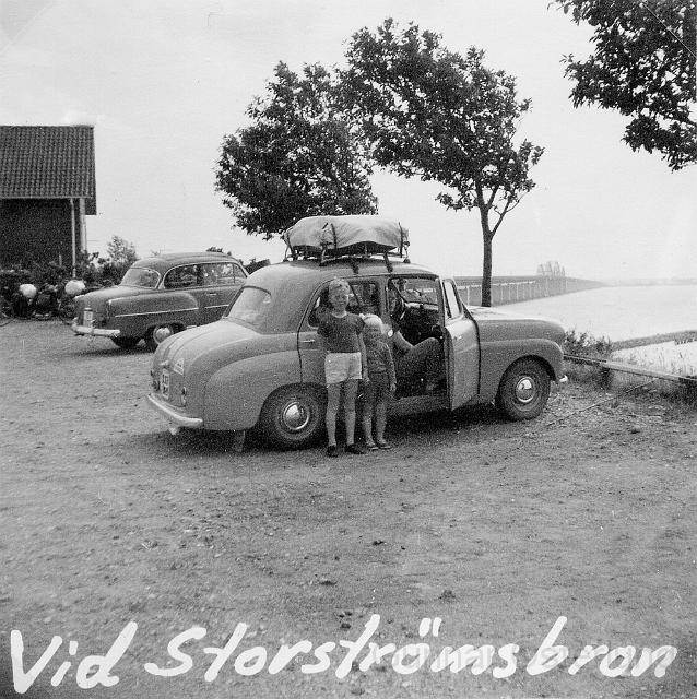 Jag och min syster vid Storströmsbron