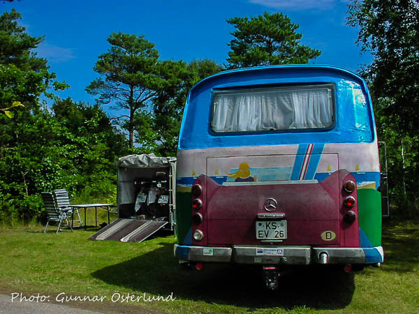 En hemmagjord campingbuss på Bunkens camping.