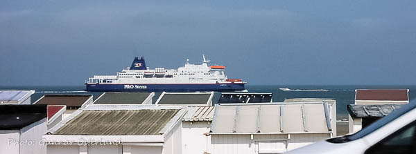 Färjan anländer från Dover till Calais.