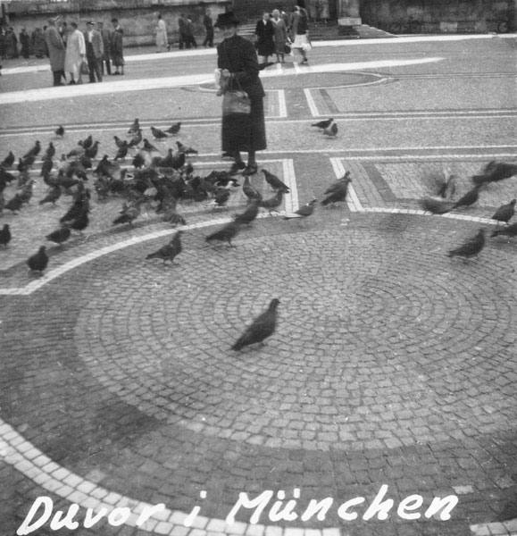 Duvmatning på Odinplatz i München.