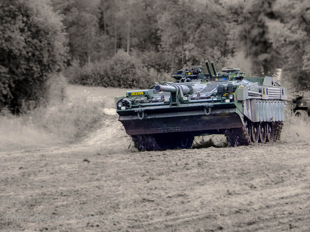 En stridsvagn 103C under en uppvisning vid Arsenalen.