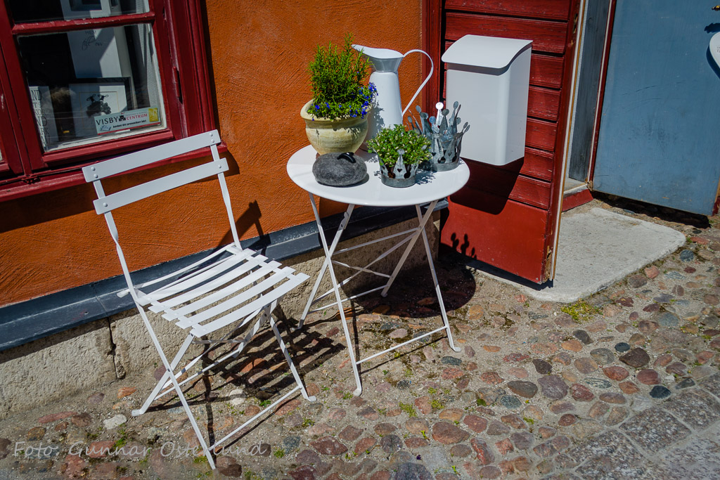 Sittgrupp i Visby.