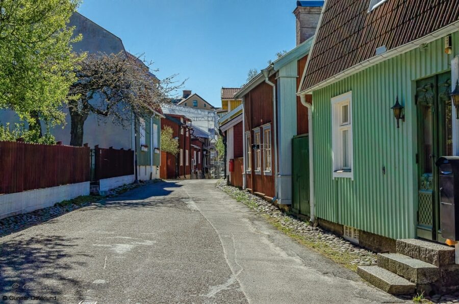 I den gamla delen av Str&auml;ngn&auml;s &auml;r det mest tr&auml;hus.