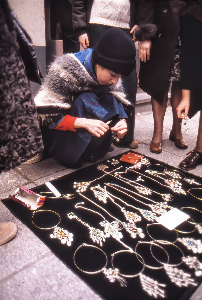 Gatuförsäljning av smycken i Göteborg