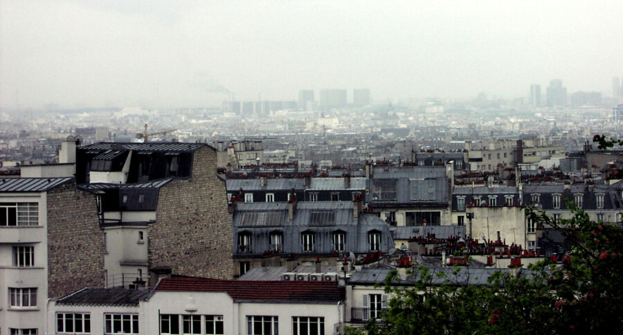 Utsikt över ett regnigt Paris.