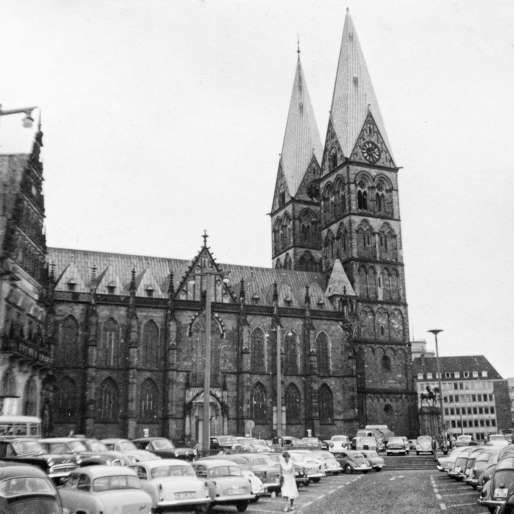 Domkyrkan i Bremen och ett torg.