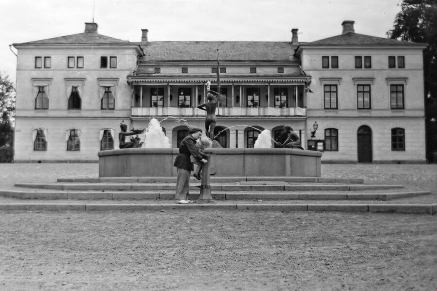 Gunnar dricker vatten i Lindesberg.