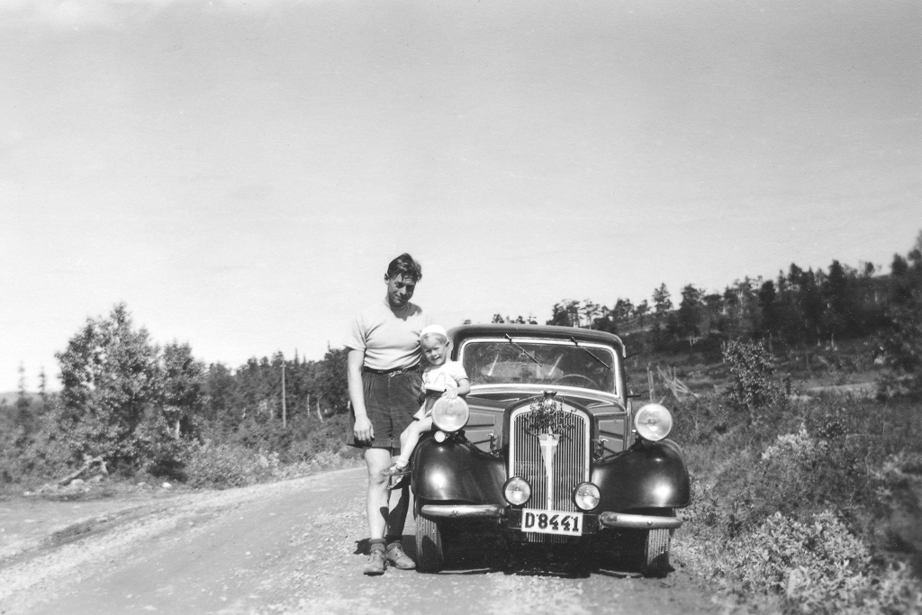 Gunnar, hans pappa Erik och bilen mellan gränsen och tullen.