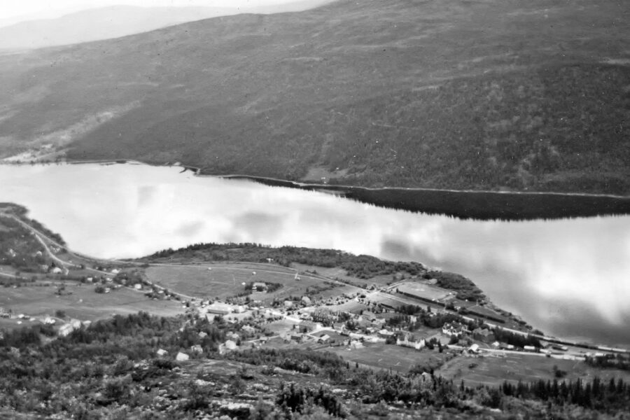 Utsikten från Mörvikshummeln över Åre och Åresjön.